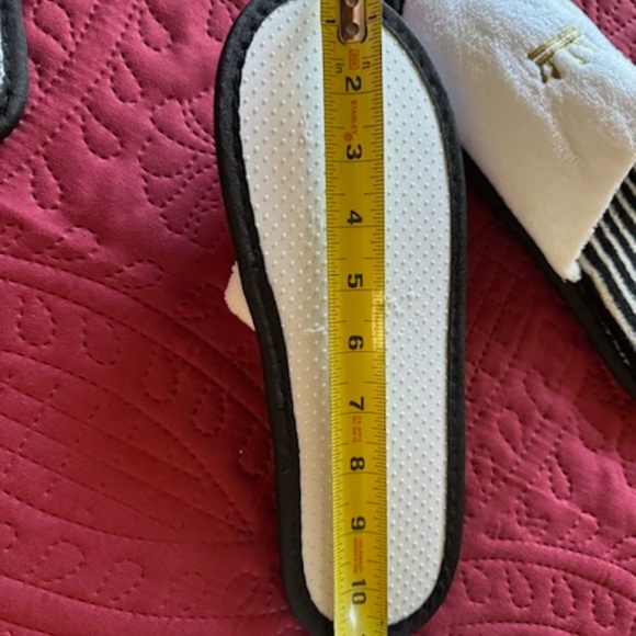 Luxury slippers Large, NEW, with crowns on them, with stripe NEW - Picture 2 of 4